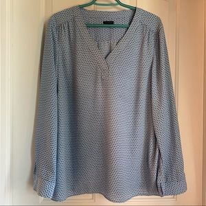 3/$30 🌴 Talbots Blue Dot Pattern Blouse